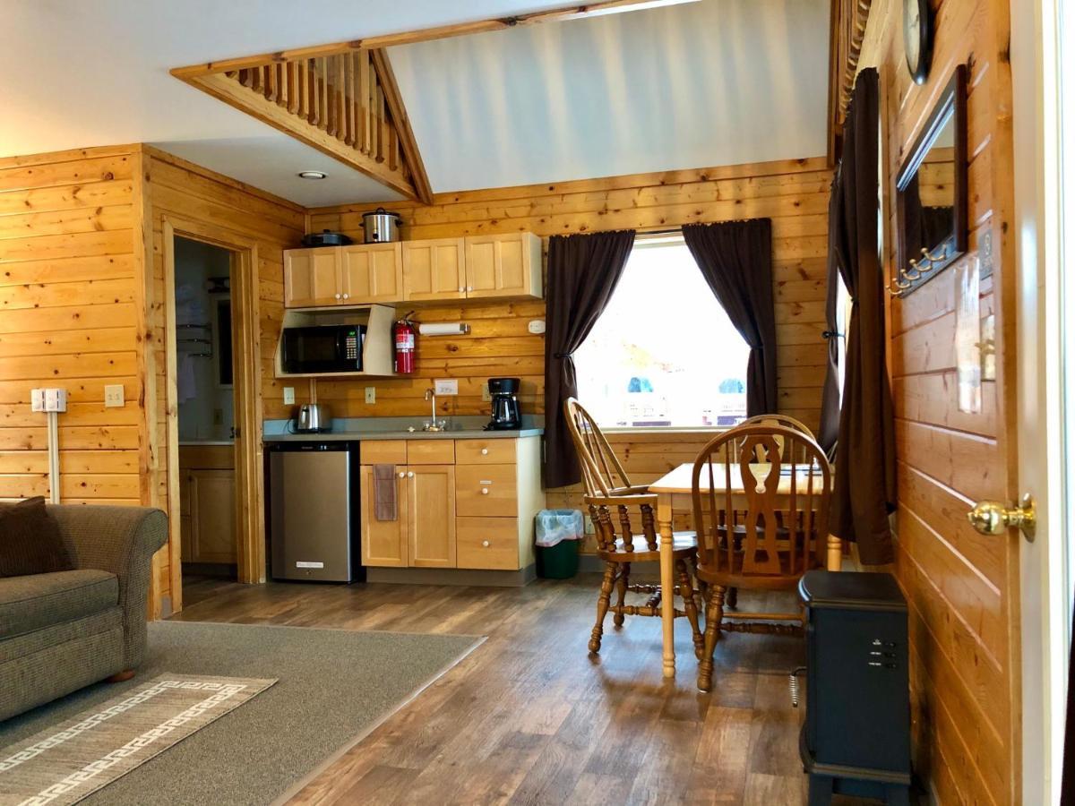 Susitna River Lodging, Riverside Cabins タルキートナ エクステリア 写真