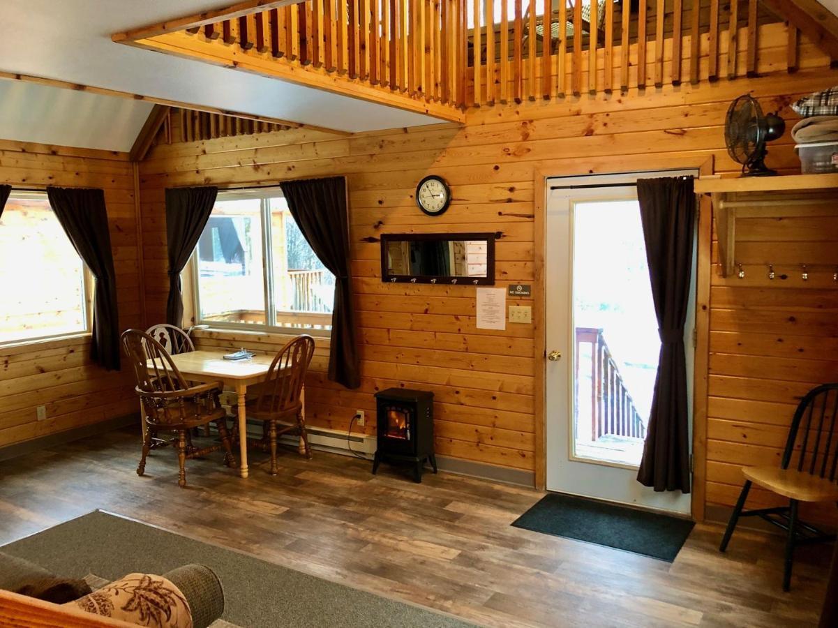 Susitna River Lodging, Riverside Cabins タルキートナ エクステリア 写真